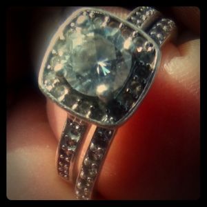 Beautiful Platinum sterling silver diamond ring